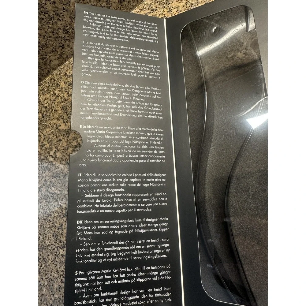 Magisso Cake Server Pure Black‎ One-Handed Slicer Lifter Tool Maria Kivijarvi